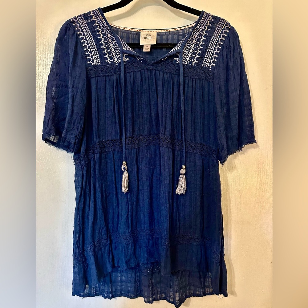 Knox Rose gauzy embroidered navy blue top. Size medium